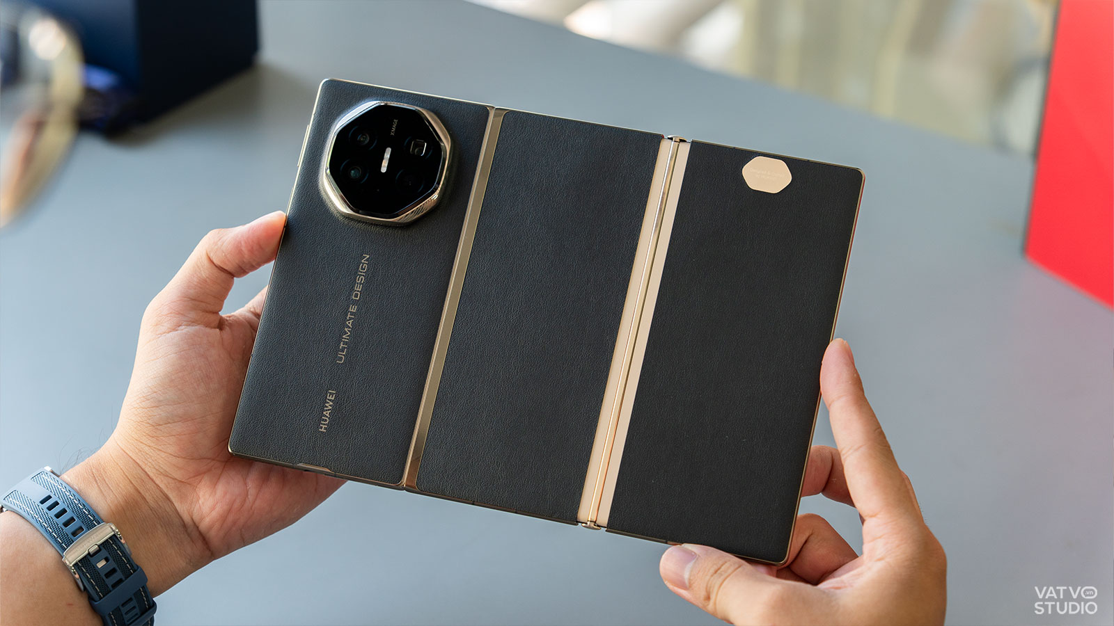 Hình ảnh này chưa có thuộc tính alt; tên tệp của nó là HUAWEI-Mate-XT-Ultimate-Design-1.jpg